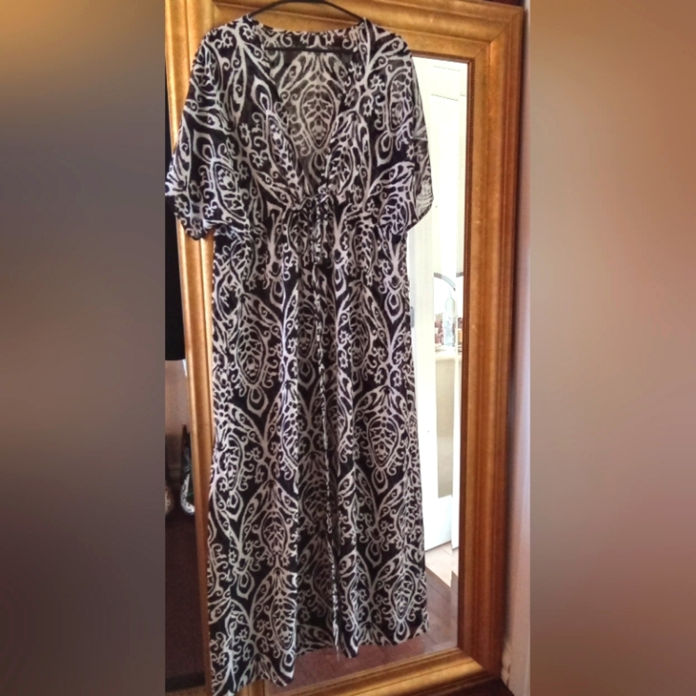 Long Sheer Women's Short Sleeve Tie Waist Kimono in Black & White Floral OS